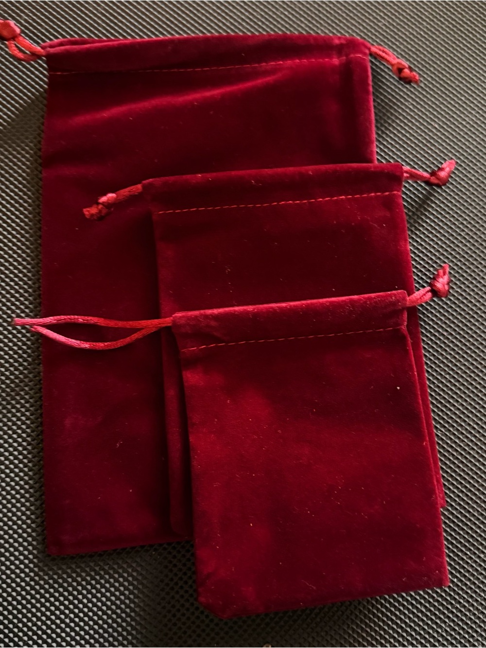 3-Piece Red Velvet Jewelry Bags – 3 Sizes, Drawstring Gift Pouches